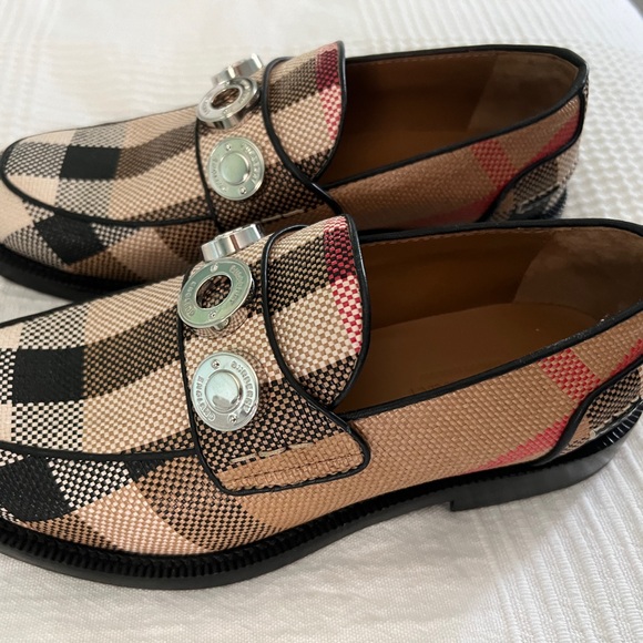 Authentic Burberry Broadbrook Check Logo Loafers Womens - Picture 4 of 8